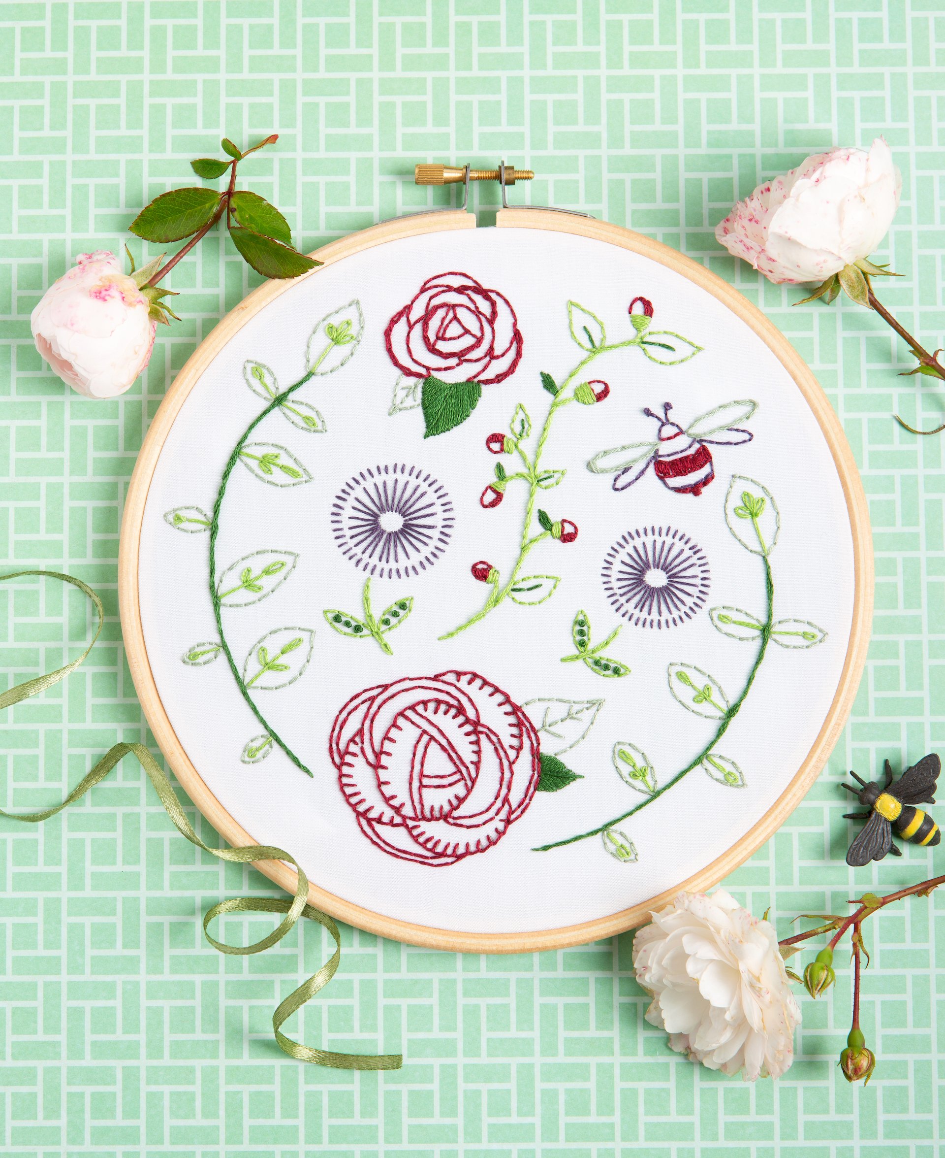 rose-garden-embroidery-kit-3